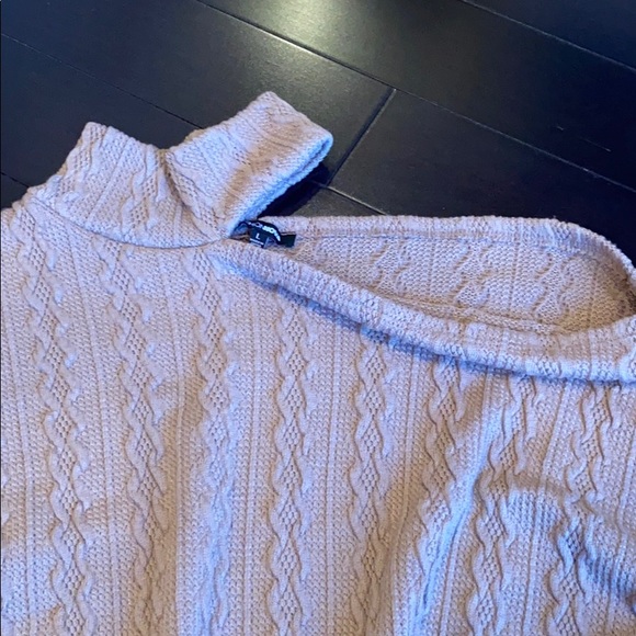 Cold shoulder turtleneck sweater - Picture 2 of 5